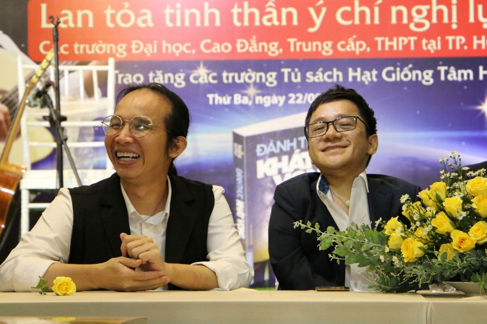 Ca sĩ Hà Chương, diễn giả Sơn Lâm cùng hai CEO “đánh thức khát vọng” trong giới trẻ Việt